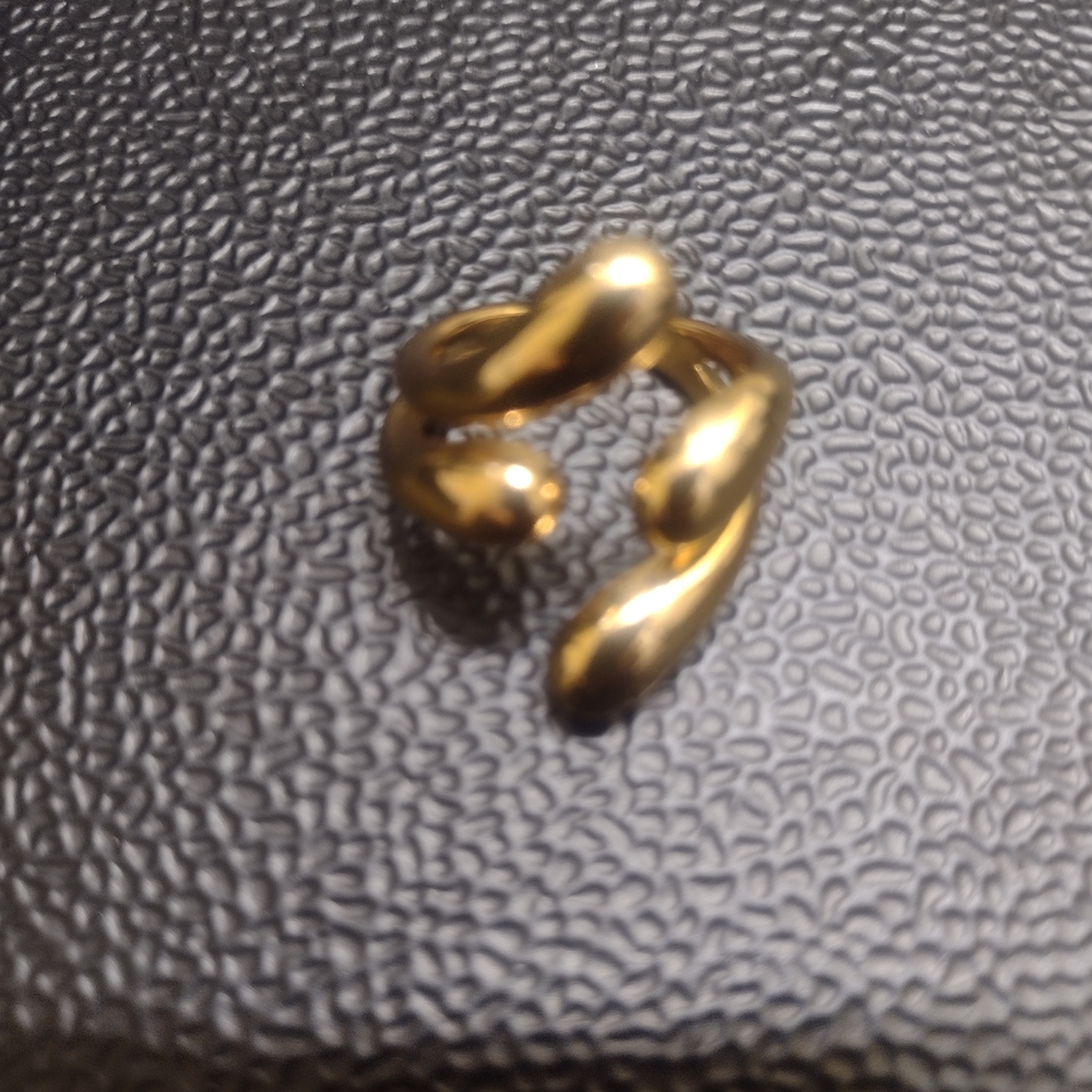 Elegant Gold-Tone Women's Ring - Picture 3 of 4